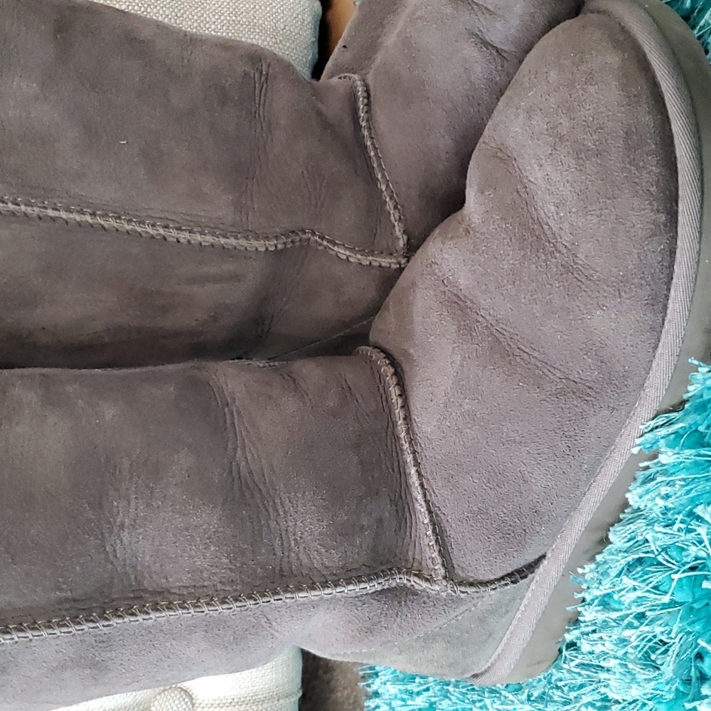 UGG Boots - Picture 2 of 7